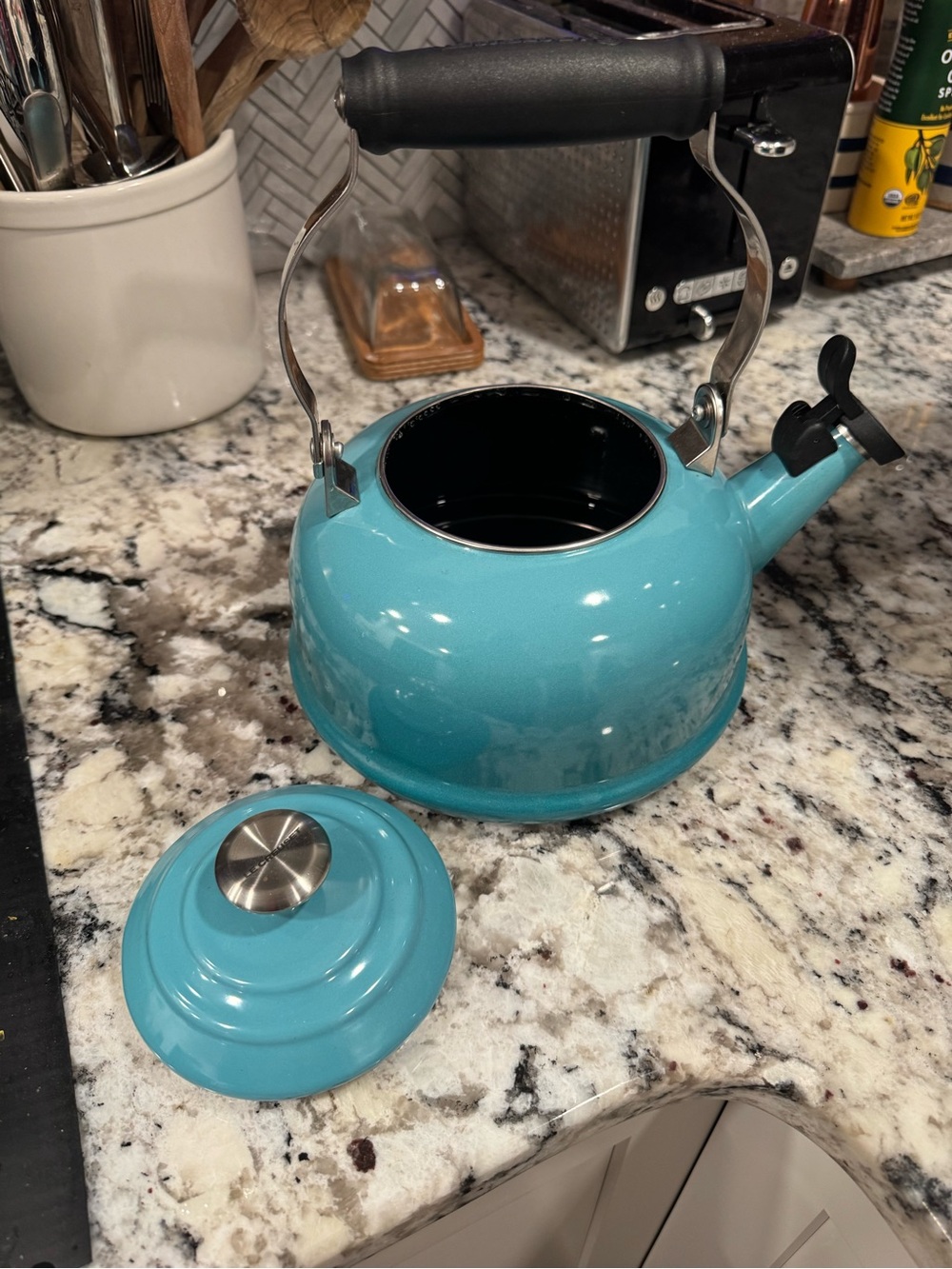 Le Creuset, Classic Whistling Kettle- Caribbean, 1.6 L/ 1.7 QT - Picture 3 of 9